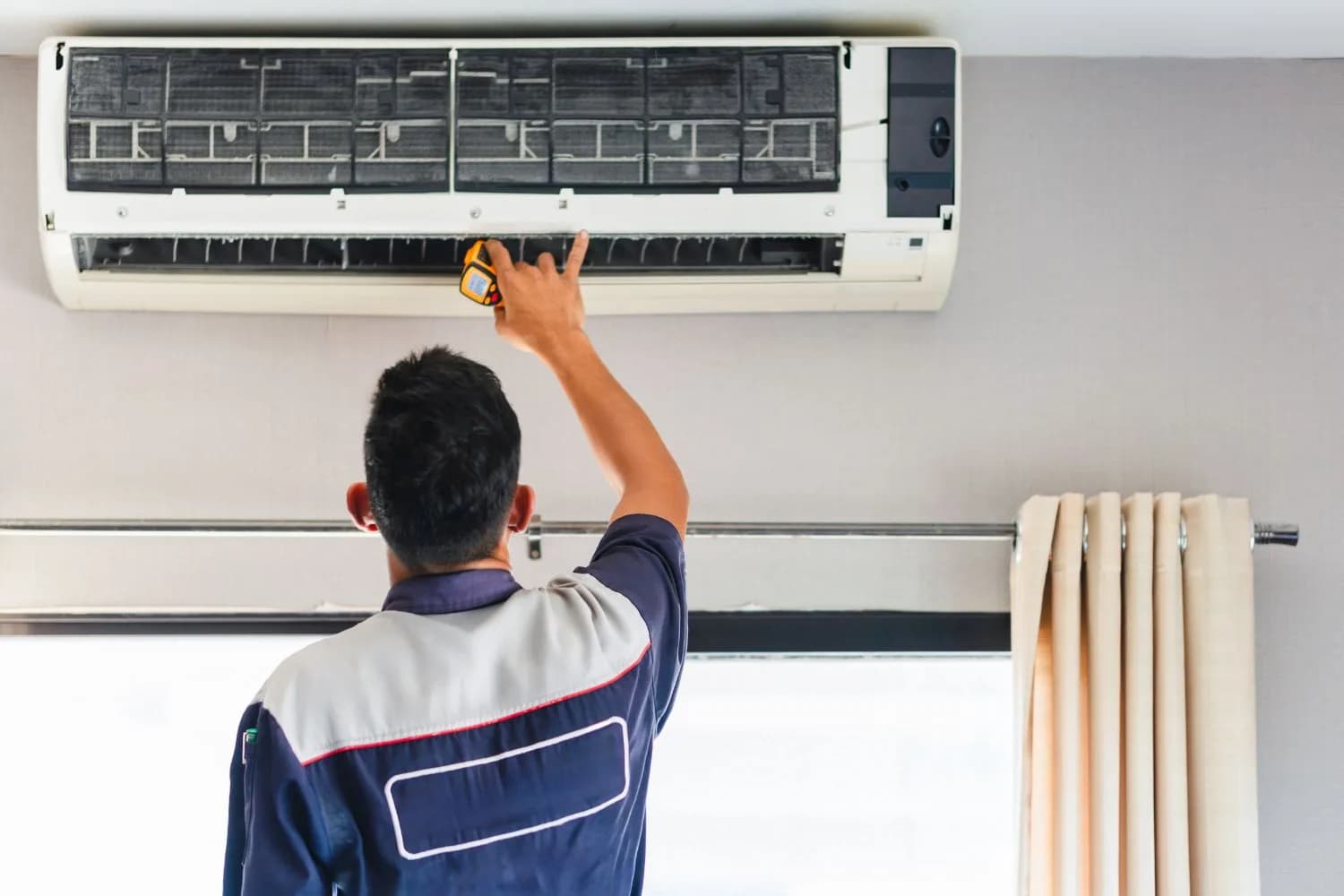 Entretien d’une climatisation par un technicien Pro Climatisation